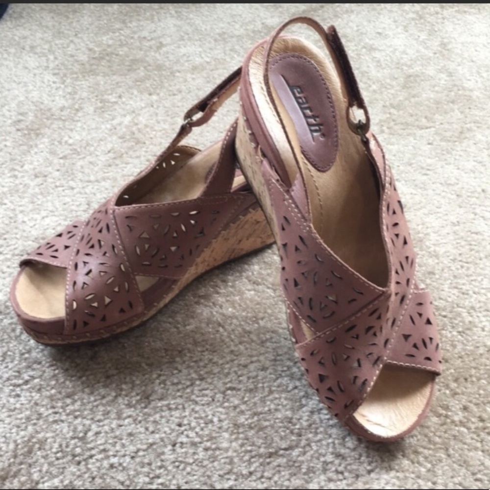 EARTH “Aries” Wedge Sling Back